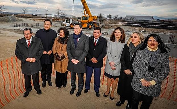 Algunas de las autoridades presentes en el acto de Escúzar.