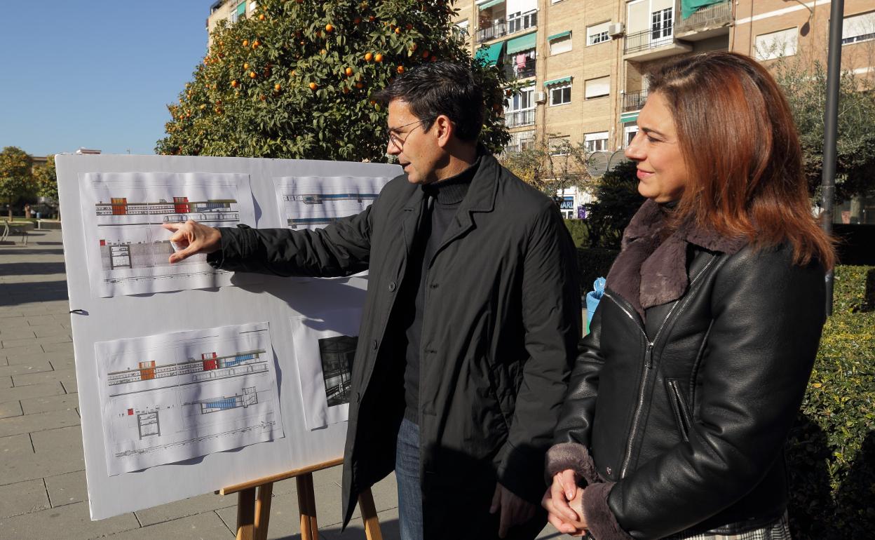 Cuenca se ha desplazado hasta la Glorieta de Arabial junto a la concejala de Movilidad, Raquel Ruz. 