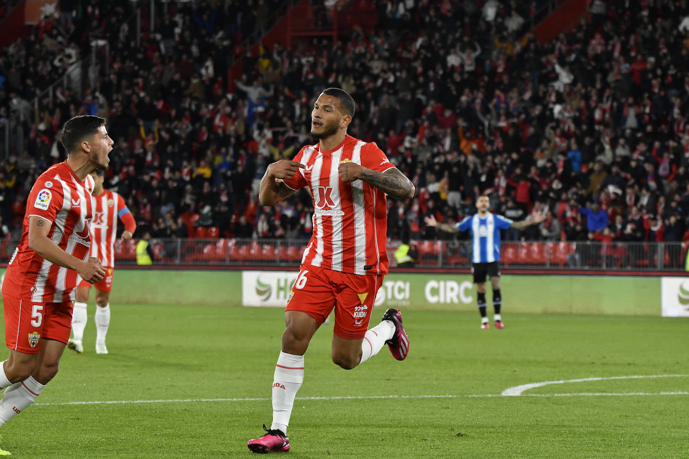 Momento del partido entre la UD Almería y el Espanyol