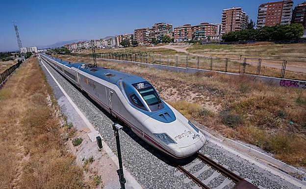 La Junta califica el retraso del AVE de «castigo» del Gobierno a Granada