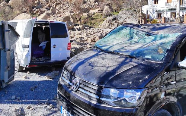 Imagen. Las imágenes del gran desprendimiento en la Carretera de la Sierra.