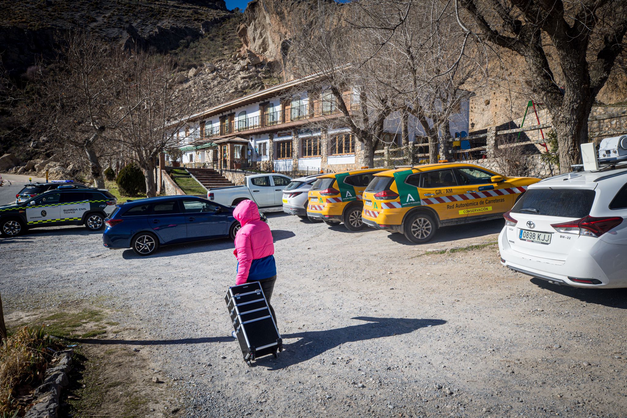 Sigue cortada la A-395 que da acceso a la estación de esquí por la caída de rocas en la carretera