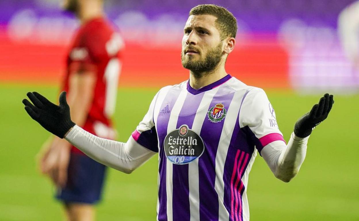 Shon Weissman celebra un gol. 