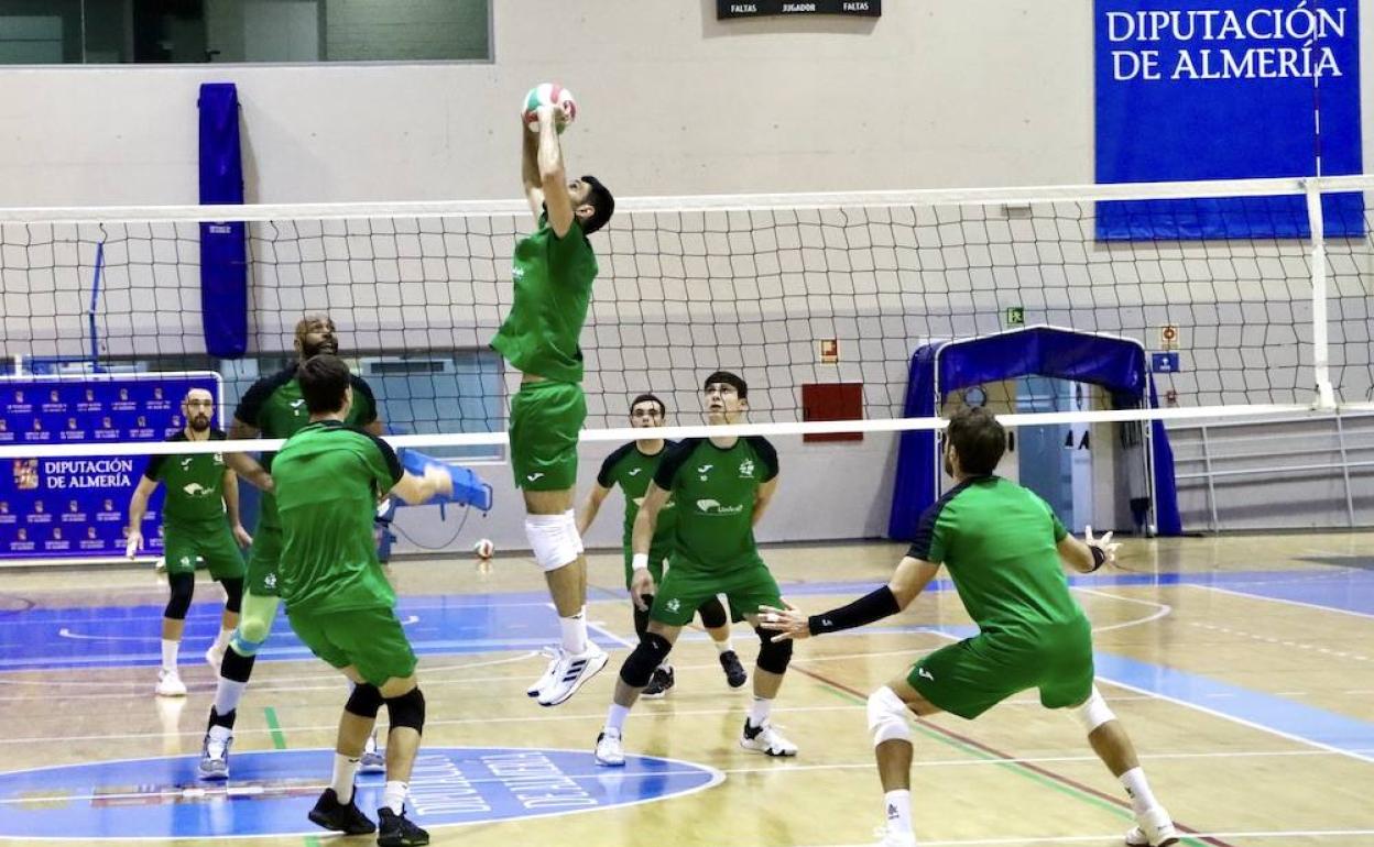 El equipo almeriense se prepara para afrontar un calendario comprometido. 