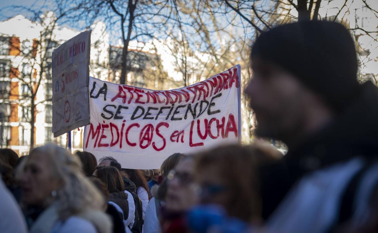 Manifestación de médicos y pediatras de Atención Primaria en Madrid celebrada este 1 de febrero.