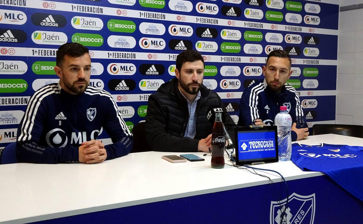 Mawi, Miguel de Hita y Fran Varela en la sala de prensa de Linarejos. 