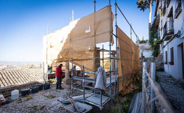 Imagen principal - Obras de rehabilitación del Lavadero del Sol, en abril del año pasado. Estado actual del Lavadero del Sol.