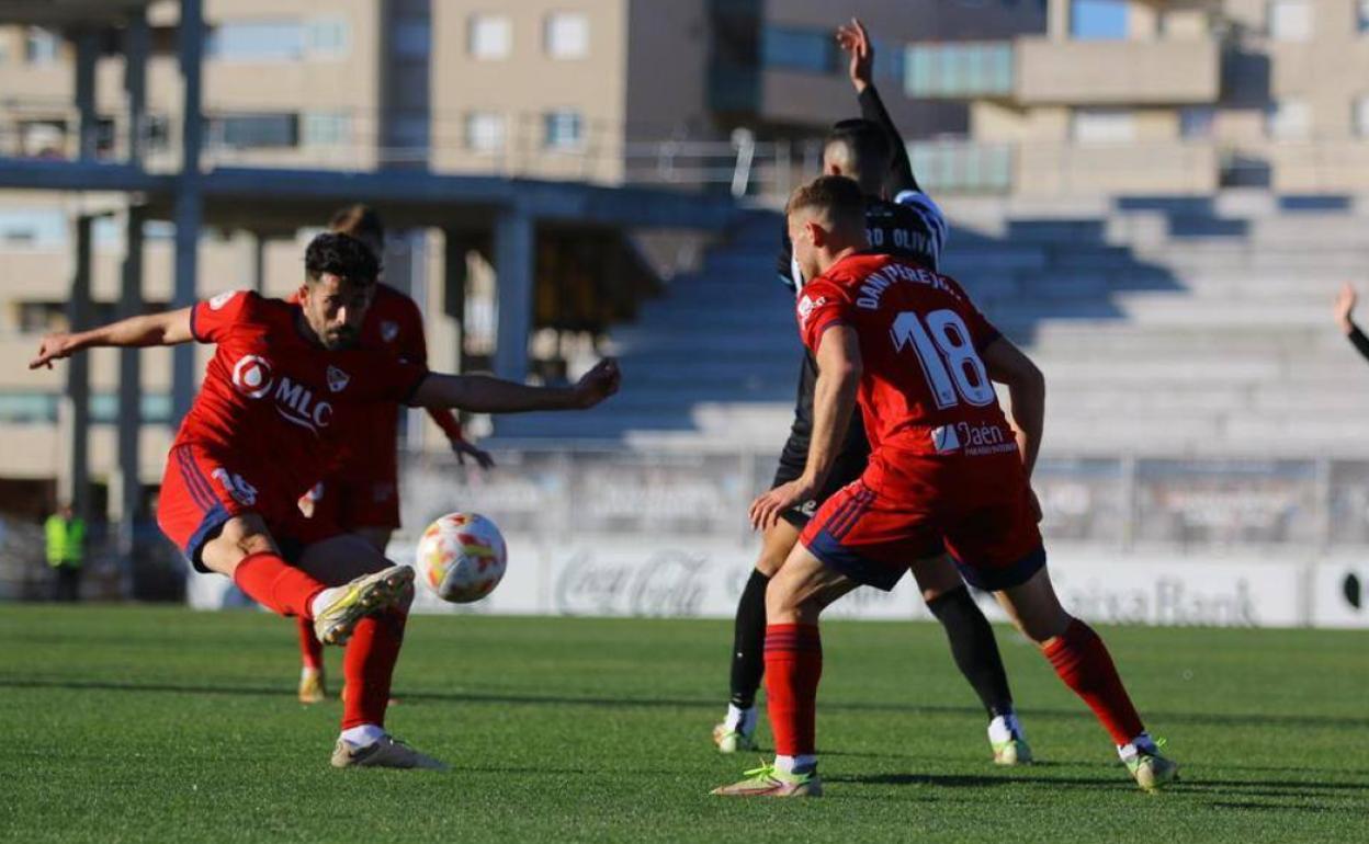 Los azulillos, de rojo este sábado, acabaron sufriendo para ganar un partido que se puso muy de cara. 