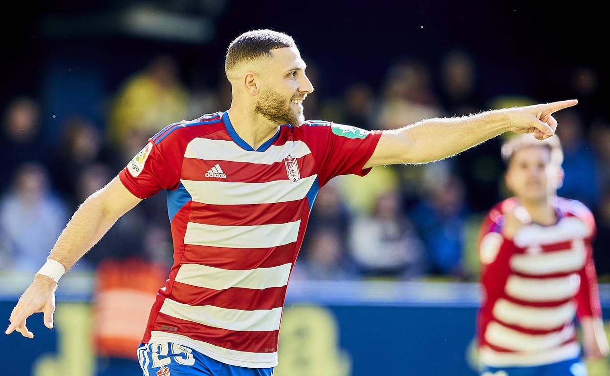 Shon Weissman dedica su gol a Callejón. 