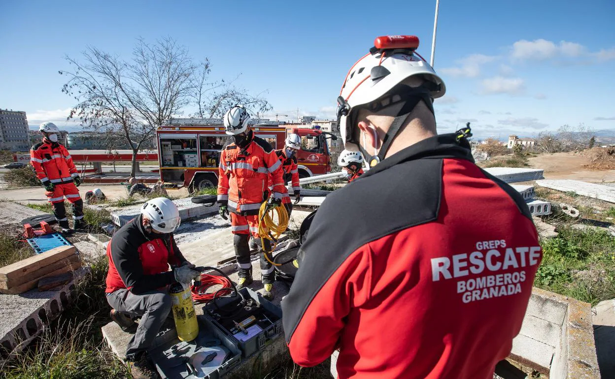 Imágenes del grupo de rescate de omberos de Granada.