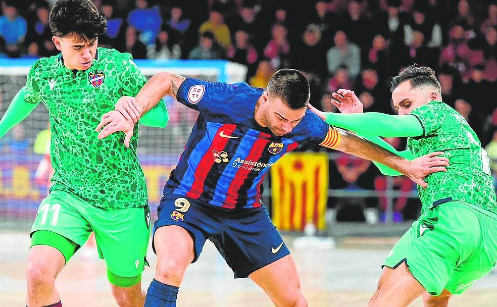 El 'búfalo' Sergio Lozano, capitán y alma de un Barcelona que acude sin una de sus estrellas, Dyego. 