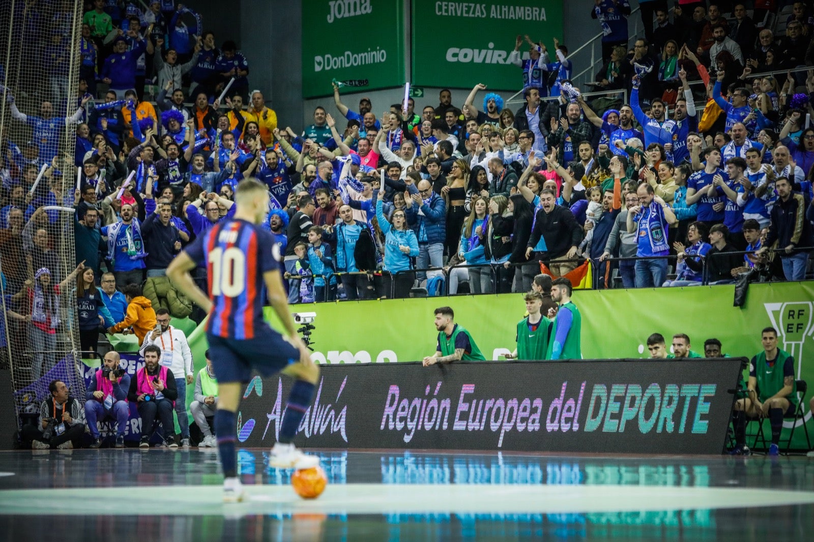 Momento del primer encuentro de la Copa de España, disputado entre el Barcelona y el Viña Albali de Valdepeñas.