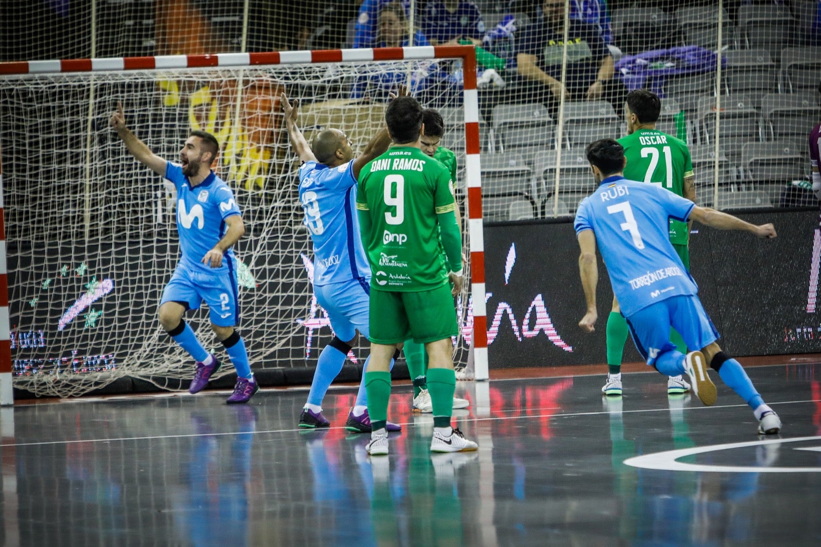 Momento del partido entre el Movistar y el Antequera.