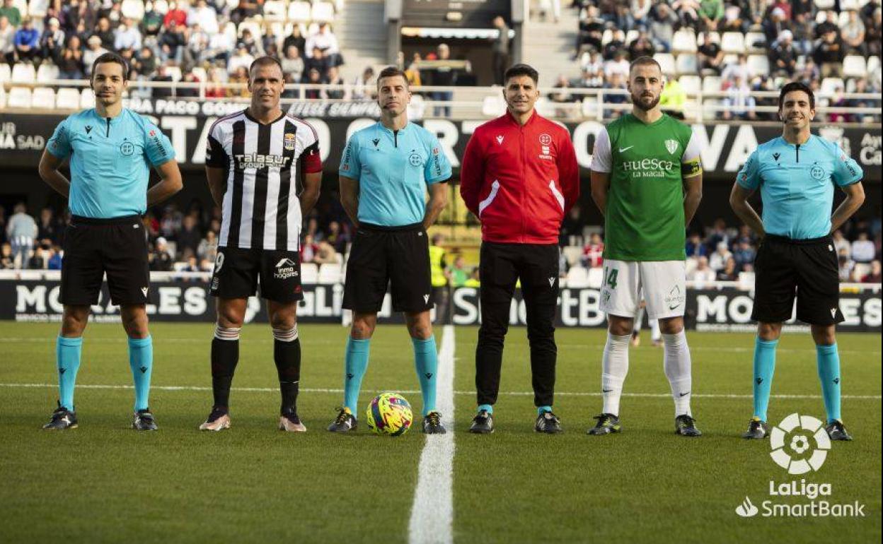 Rubén Avalós Barrera y sus ayudantes, en un partido de la presente temporada. 