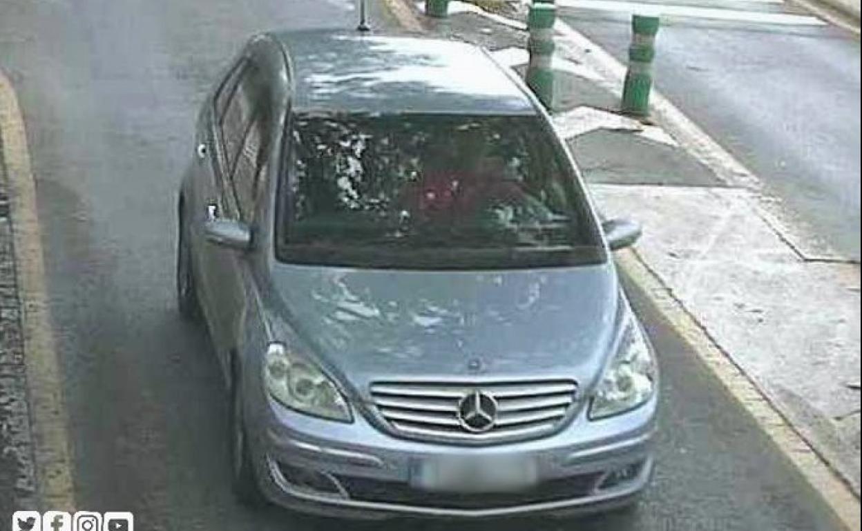 Turismo de la pareja del detenido, que se dio a la fuga tras un accidente. 