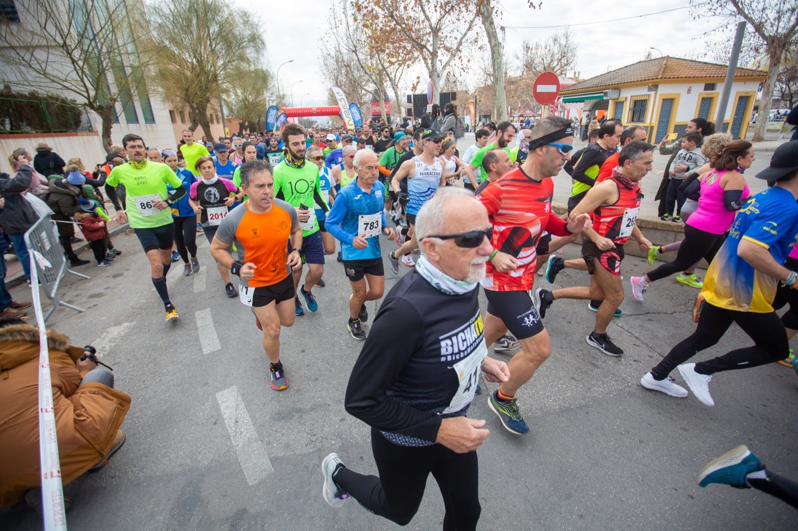 ientos de corredores participan en una de las grandes pruebas del Gran Premio de Fondo Diputación de Granada