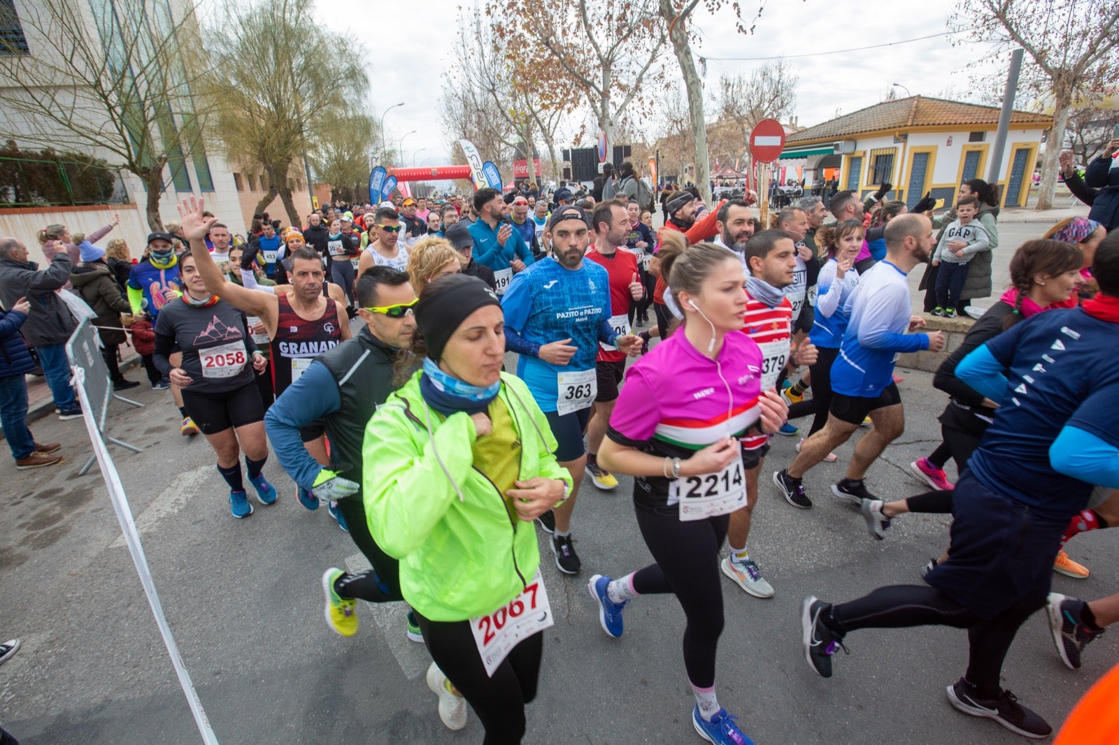 ientos de corredores participan en una de las grandes pruebas del Gran Premio de Fondo Diputación de Granada