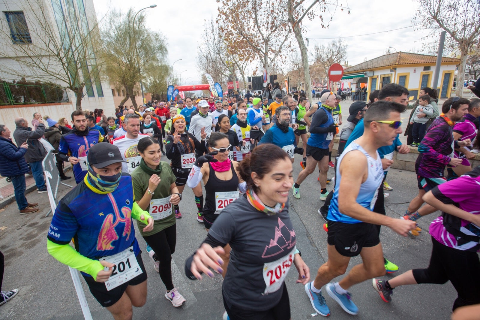 ientos de corredores participan en una de las grandes pruebas del Gran Premio de Fondo Diputación de Granada
