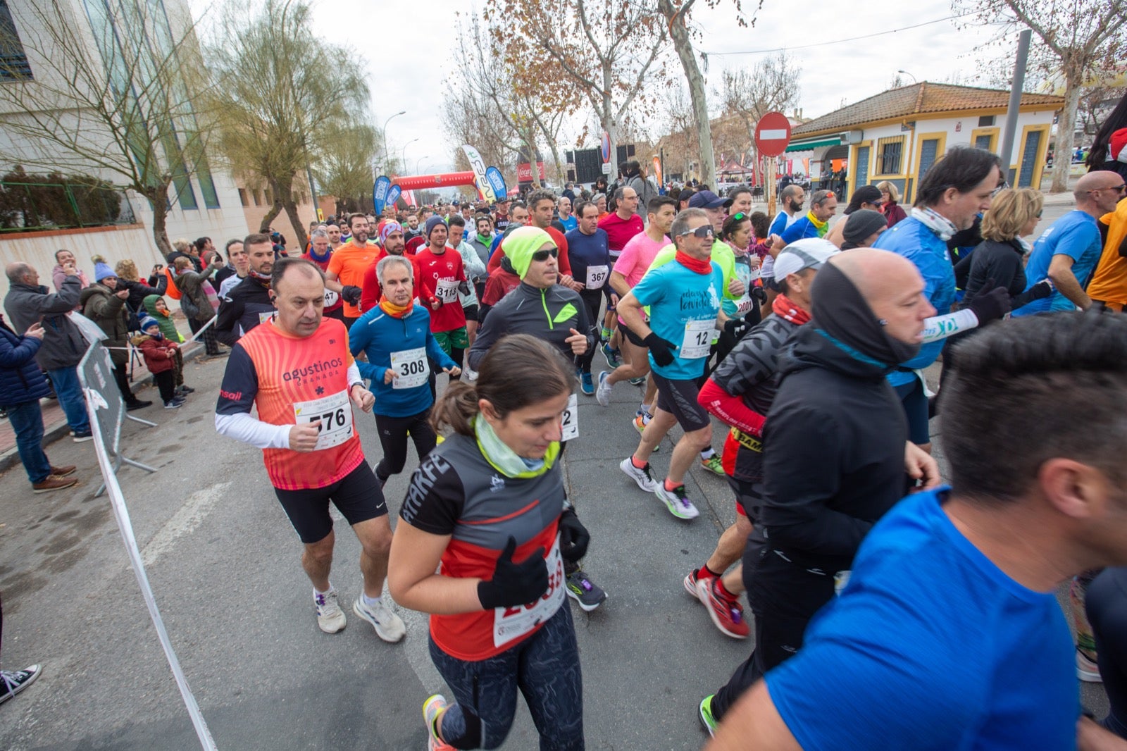 ientos de corredores participan en una de las grandes pruebas del Gran Premio de Fondo Diputación de Granada