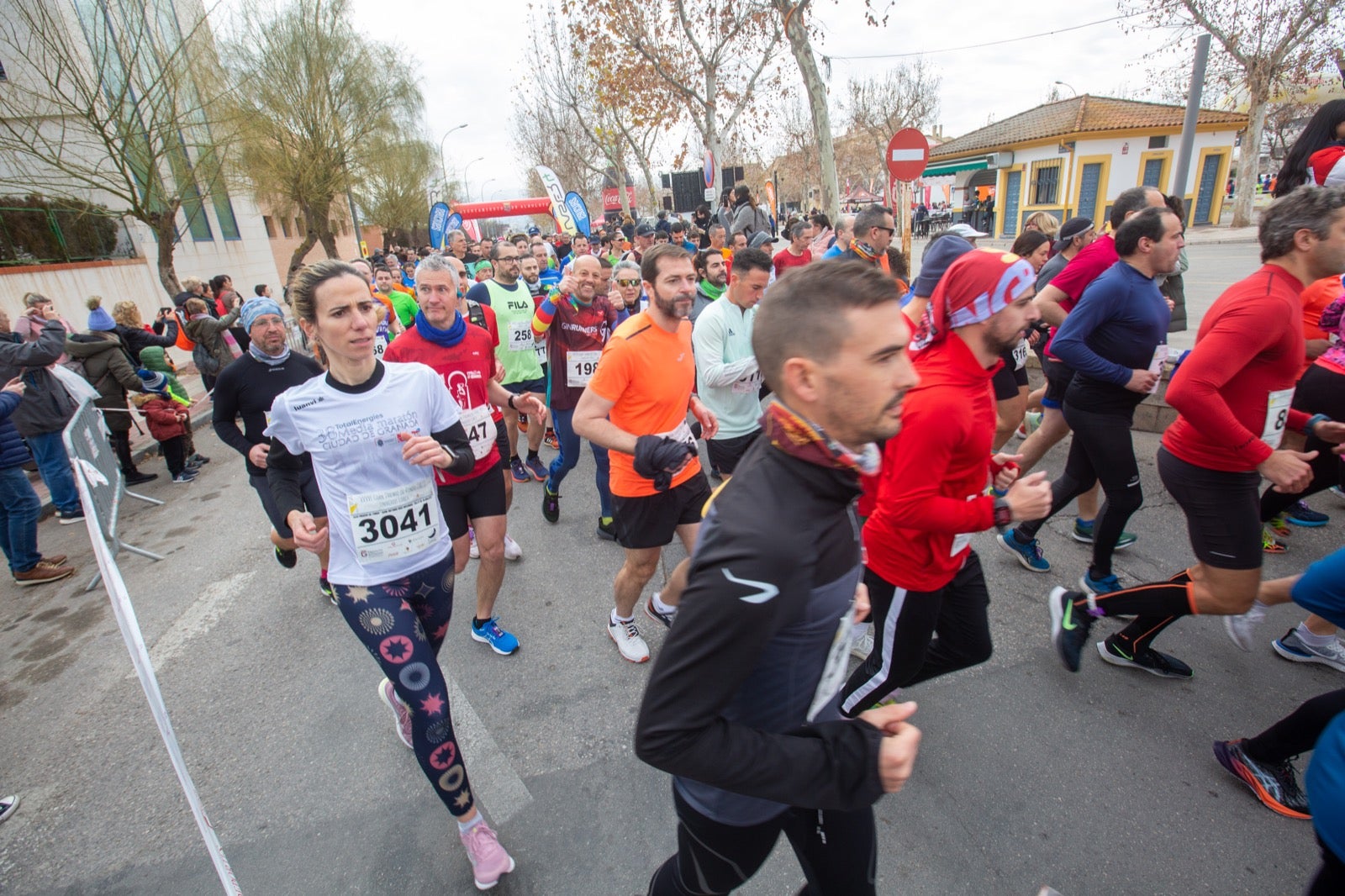 ientos de corredores participan en una de las grandes pruebas del Gran Premio de Fondo Diputación de Granada