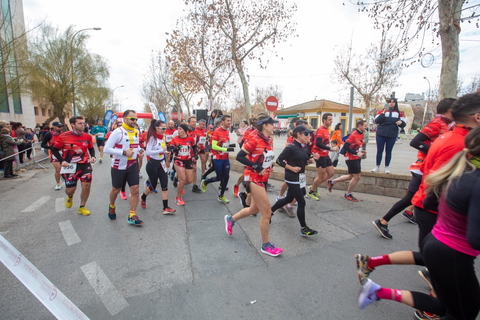 ientos de corredores participan en una de las grandes pruebas del Gran Premio de Fondo Diputación de Granada