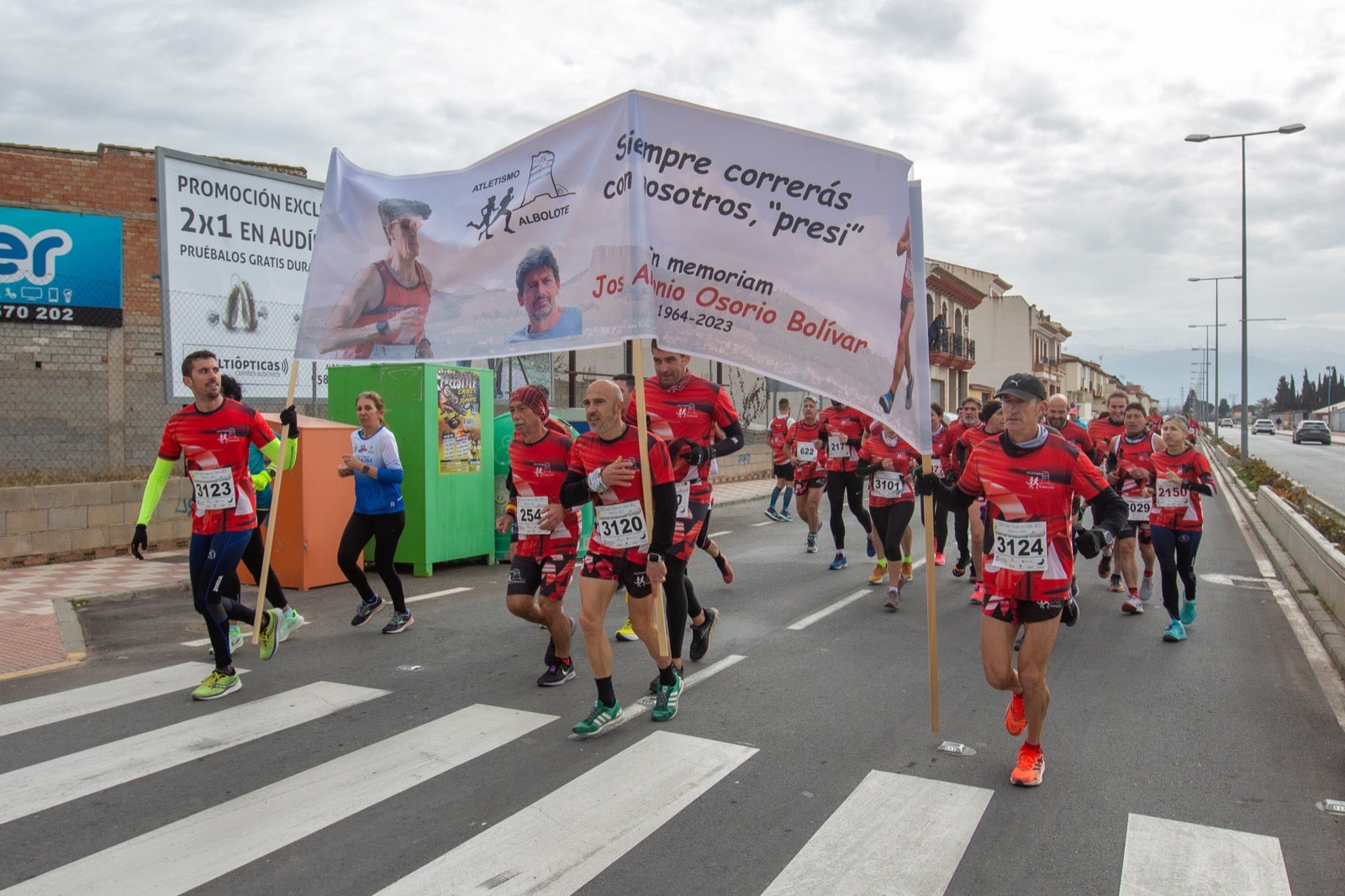 ientos de corredores participan en una de las grandes pruebas del Gran Premio de Fondo Diputación de Granada