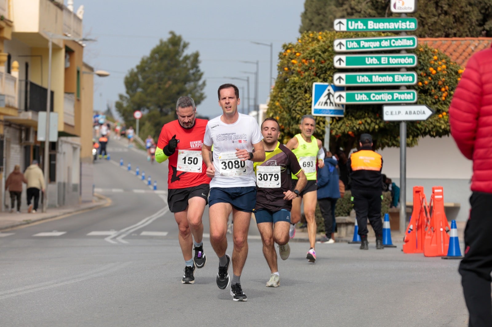 ientos de corredores participan en una de las grandes pruebas del Gran Premio de Fondo Diputación de Granada