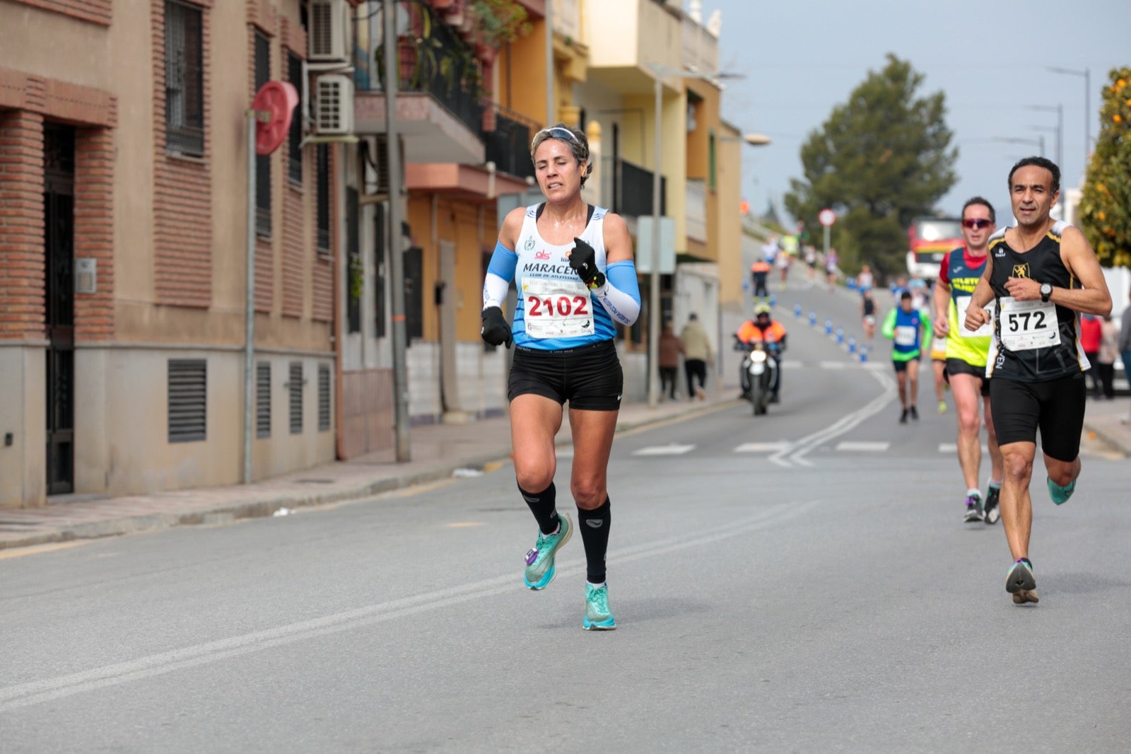 ientos de corredores participan en una de las grandes pruebas del Gran Premio de Fondo Diputación de Granada