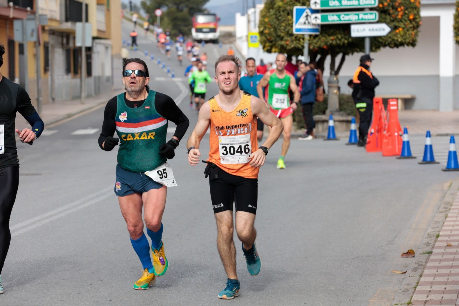 ientos de corredores participan en una de las grandes pruebas del Gran Premio de Fondo Diputación de Granada