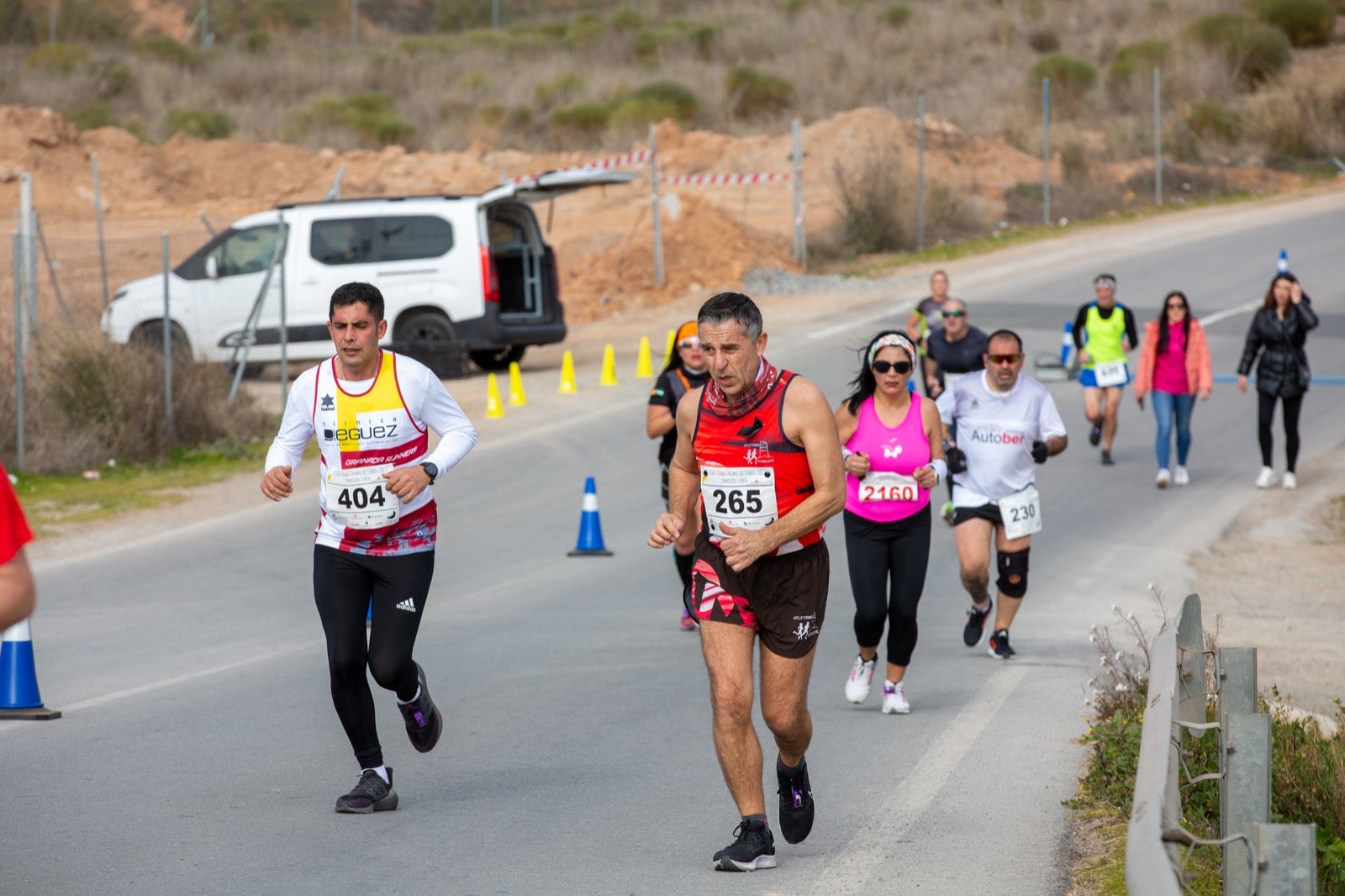 ientos de corredores participan en una de las grandes pruebas del Gran Premio de Fondo Diputación de Granada