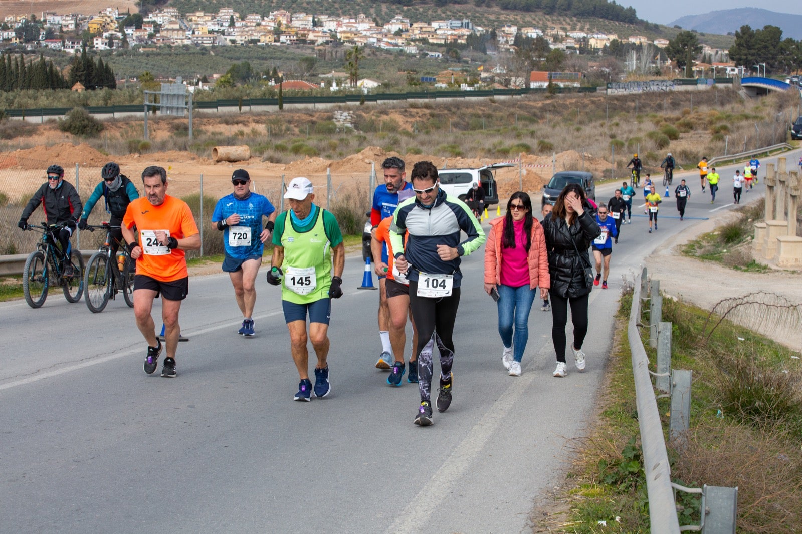 ientos de corredores participan en una de las grandes pruebas del Gran Premio de Fondo Diputación de Granada
