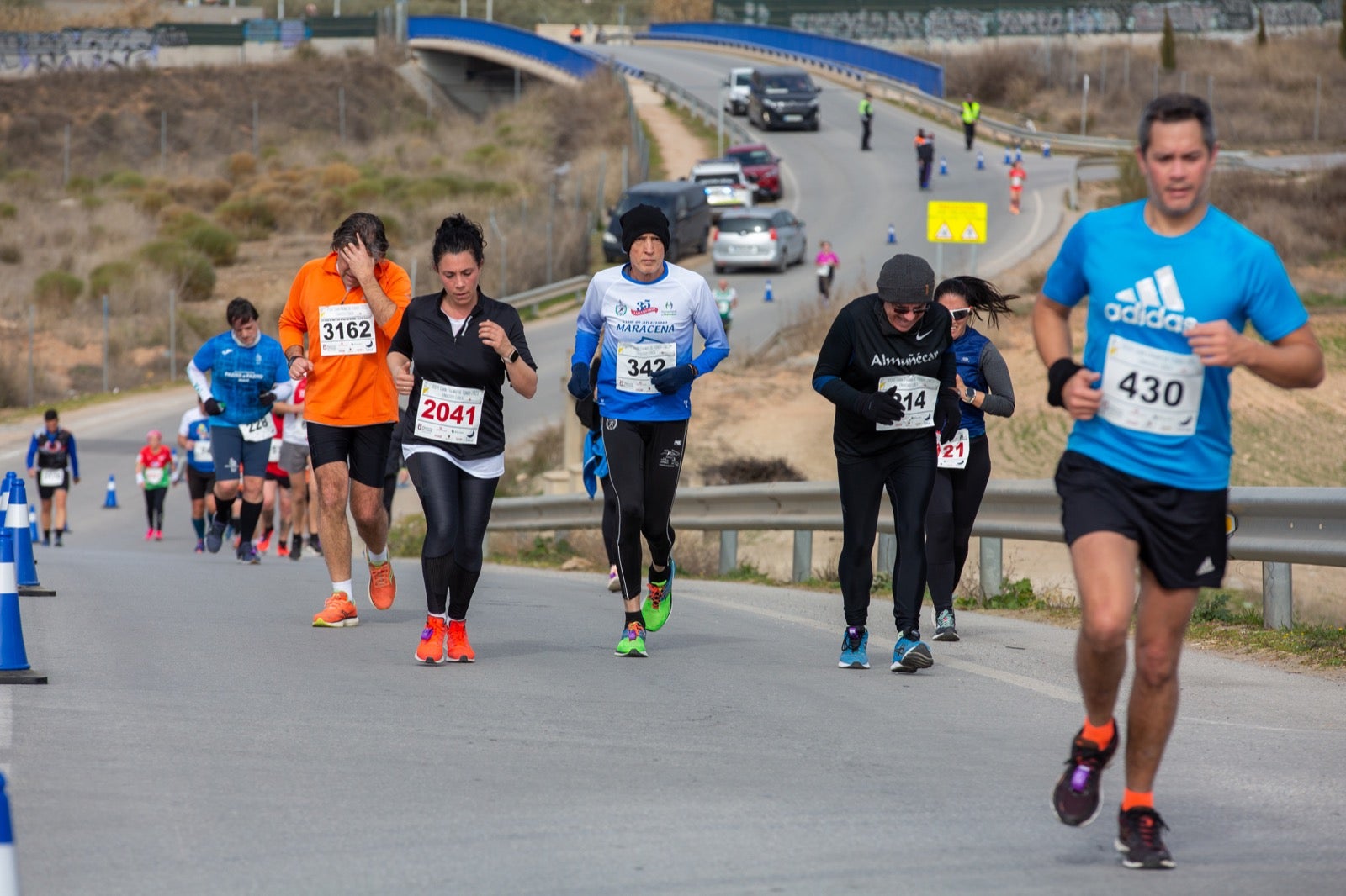 ientos de corredores participan en una de las grandes pruebas del Gran Premio de Fondo Diputación de Granada