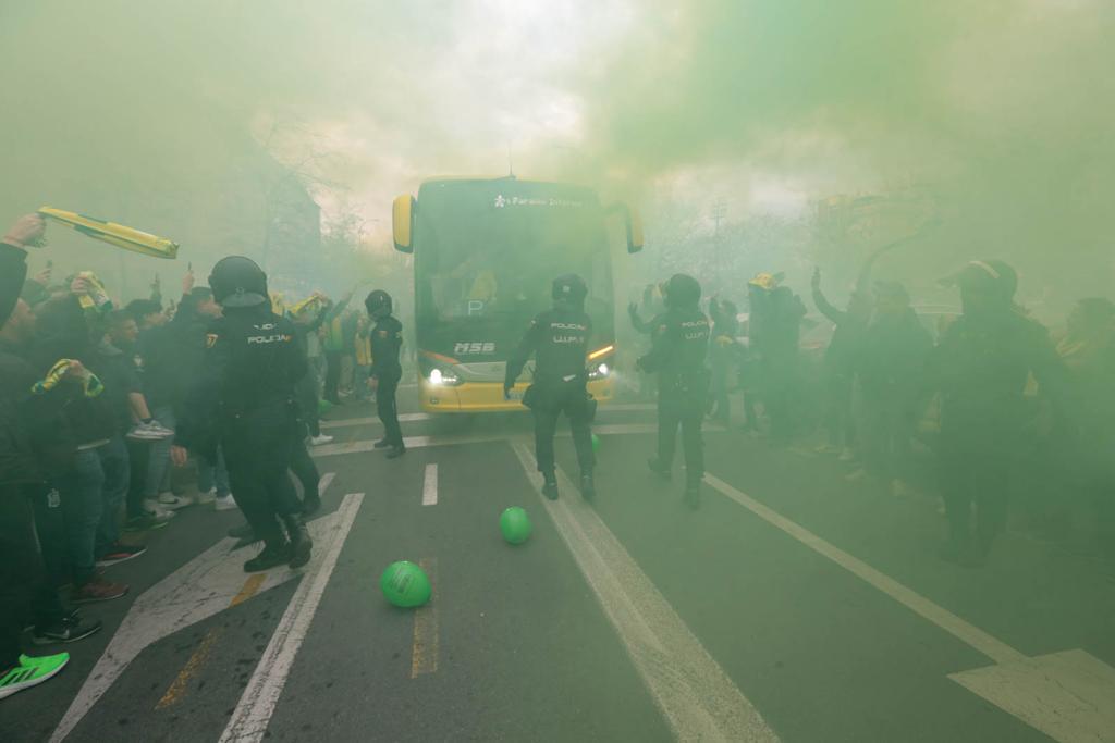 Miles de aficionados jienenses se desplazan a la ciudad granadina para vivir una cita histórica en la final de la Copa de España