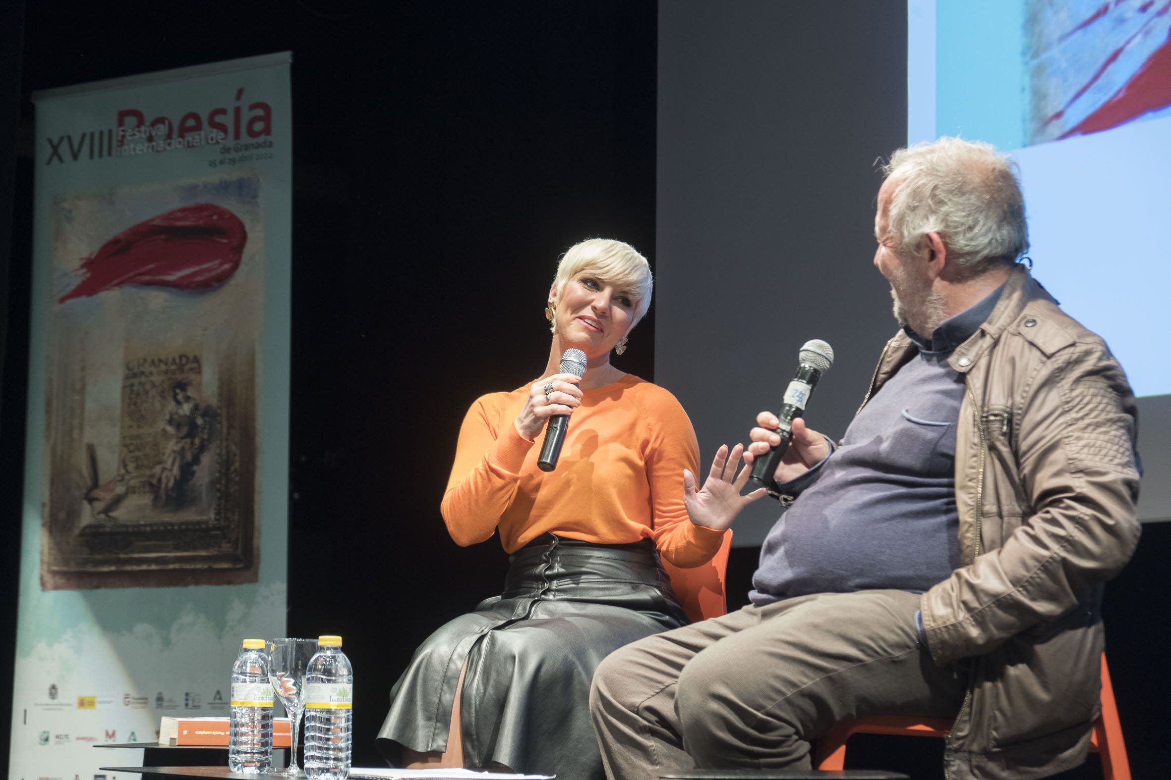 Pasion Vega con Juan José Téllez, uno de los colaboradores del espectáculo. 