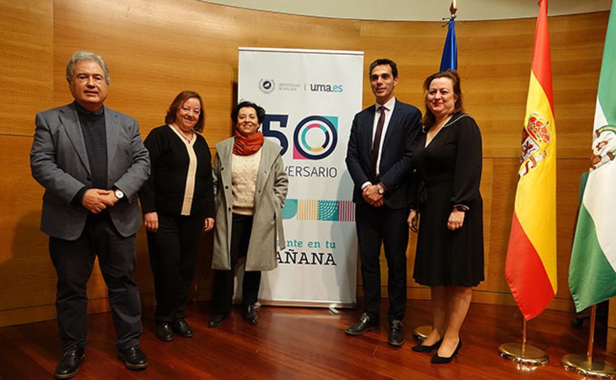 De izq. a der. Juan Antonio García Galindo, Encarnación Barranquero, Lucía Prieto, Diego Blázquez y Miriam López. 