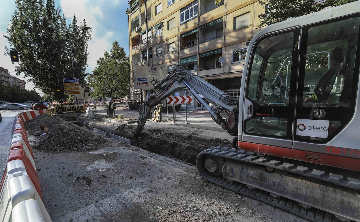 Obras en la Carretera de Málaga de la Chana.