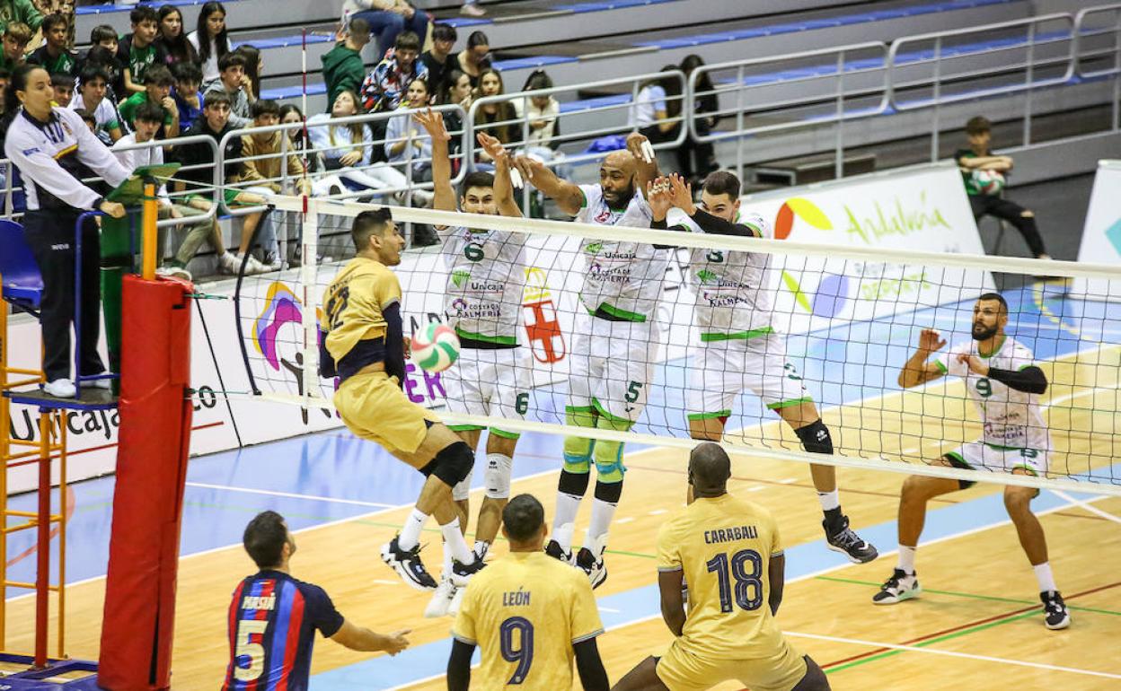 Unicaja Costa de Almería tiene, ante el Barça, una cita para mirar al playoff y para coger sensaciones. 