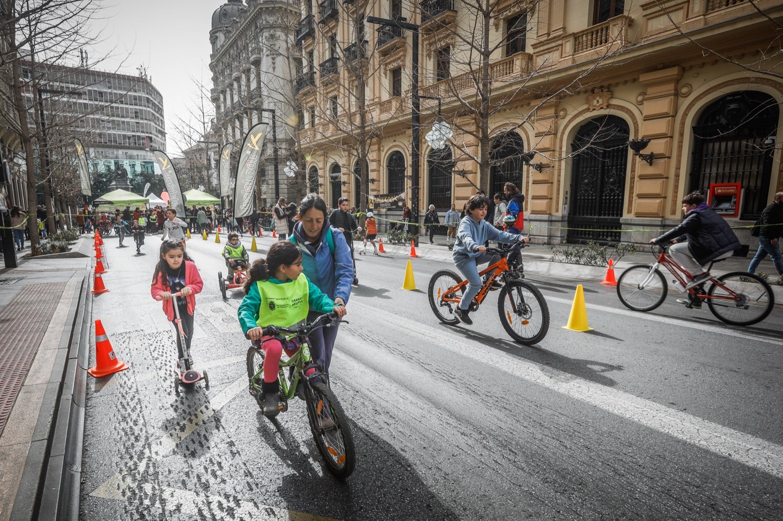 Actividades de todo tiop en el centro de la ciudad con motivo del día sin coches