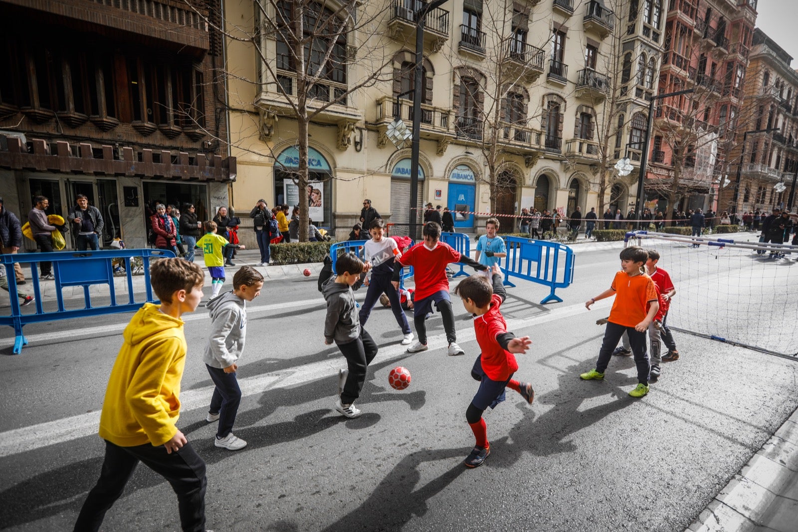 Actividades de todo tiop en el centro de la ciudad con motivo del día sin coches