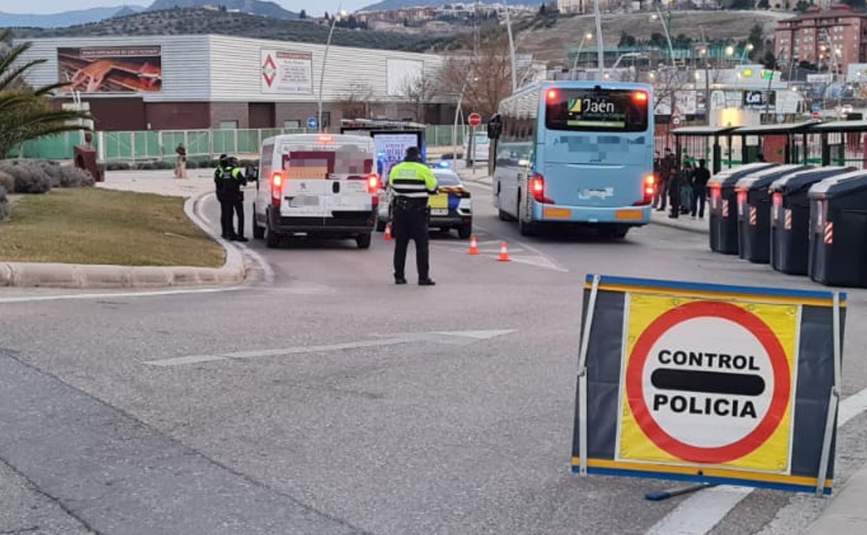 La Policía Local sanciona a 16 vehículos de transporte de mercancías y de pasajeros en Jaén