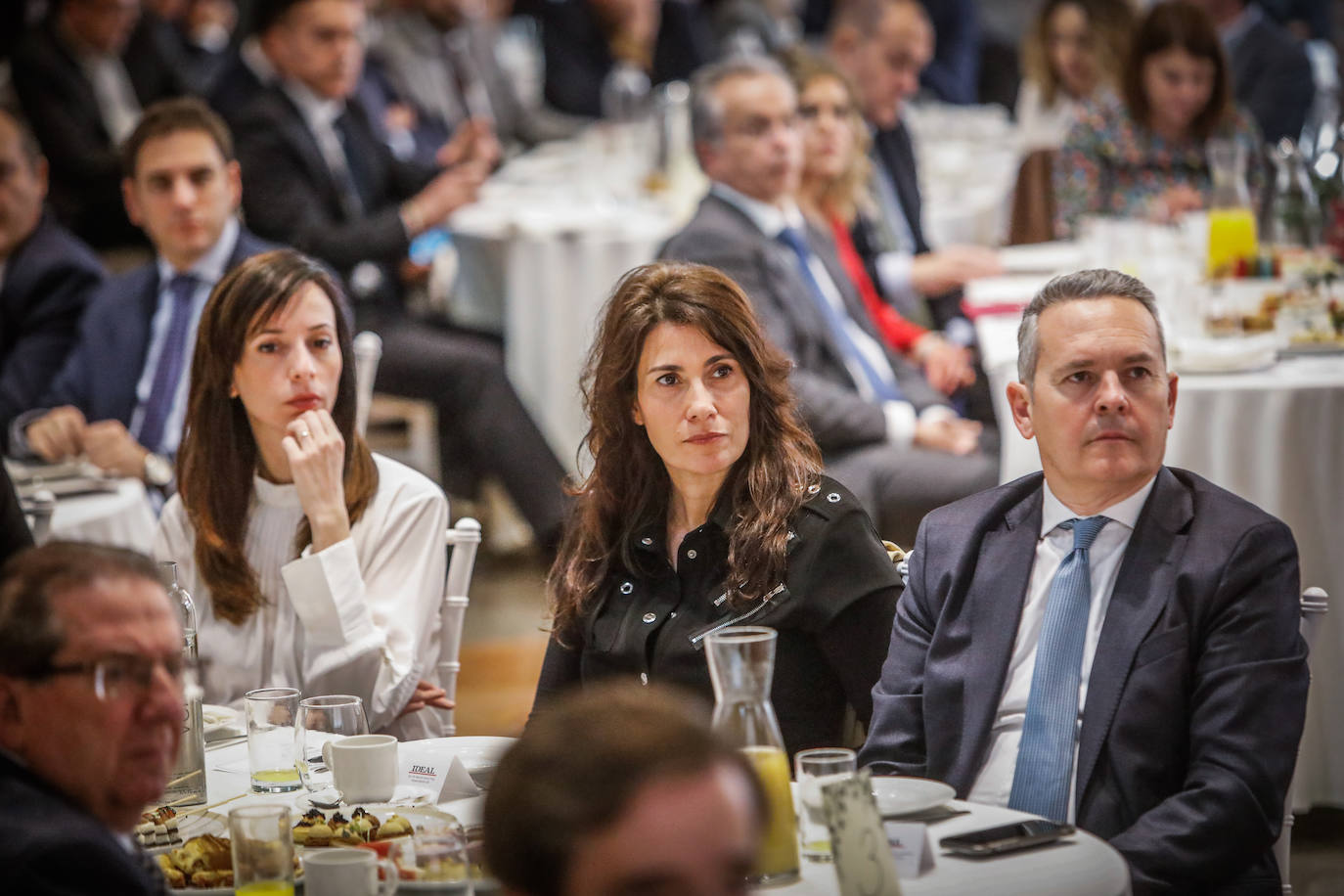 Momento del desayuno informativo organizado por IDEAL con el patrocinio de Cajamar y Antonio Garamendi como invitado.