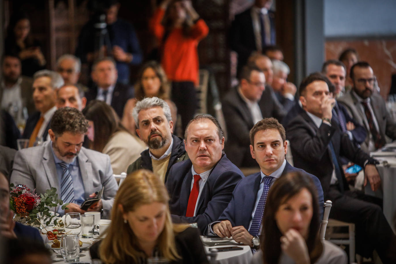 Momento del desayuno informativo organizado por IDEAL con el patrocinio de Cajamar y Antonio Garamendi como invitado.
