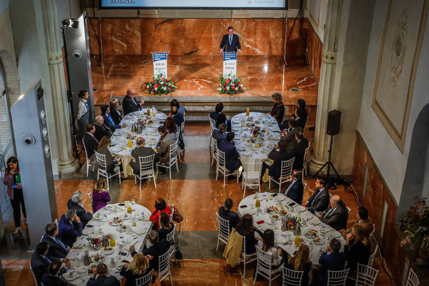 Momento del desayuno informativo organizado por IDEAL con el patrocinio de Cajamar y Antonio Garamendi como invitado.