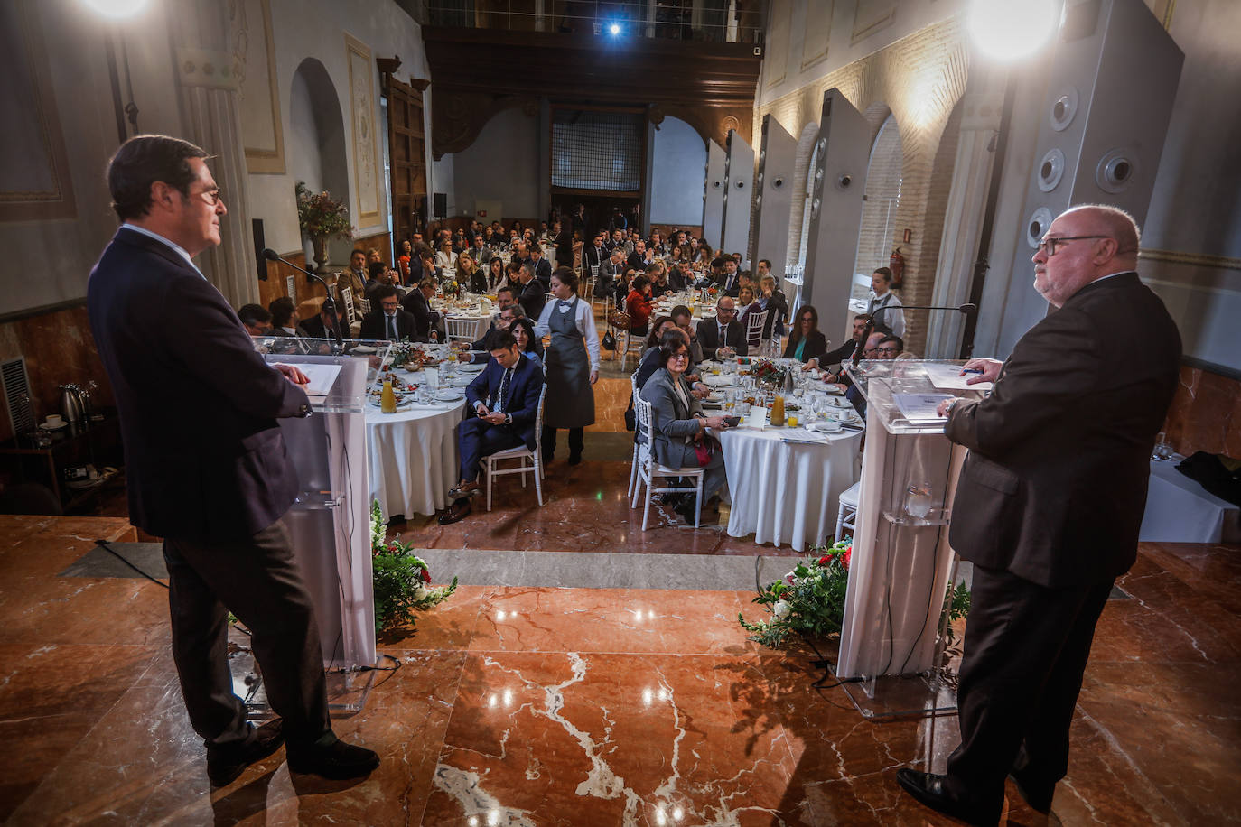 Momento del desayuno informativo organizado por IDEAL con el patrocinio de Cajamar y Antonio Garamendi como invitado.