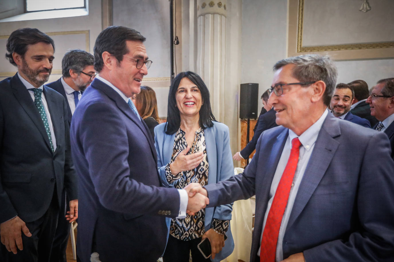 Momento del desayuno informativo organizado por IDEAL con el patrocinio de Cajamar y Antonio Garamendi como invitado.