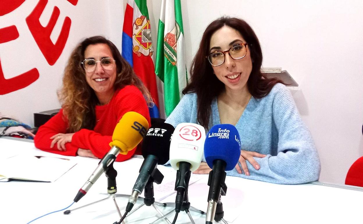 Laura Cerezuela y Sheila Carmona, concejalas de IU. 