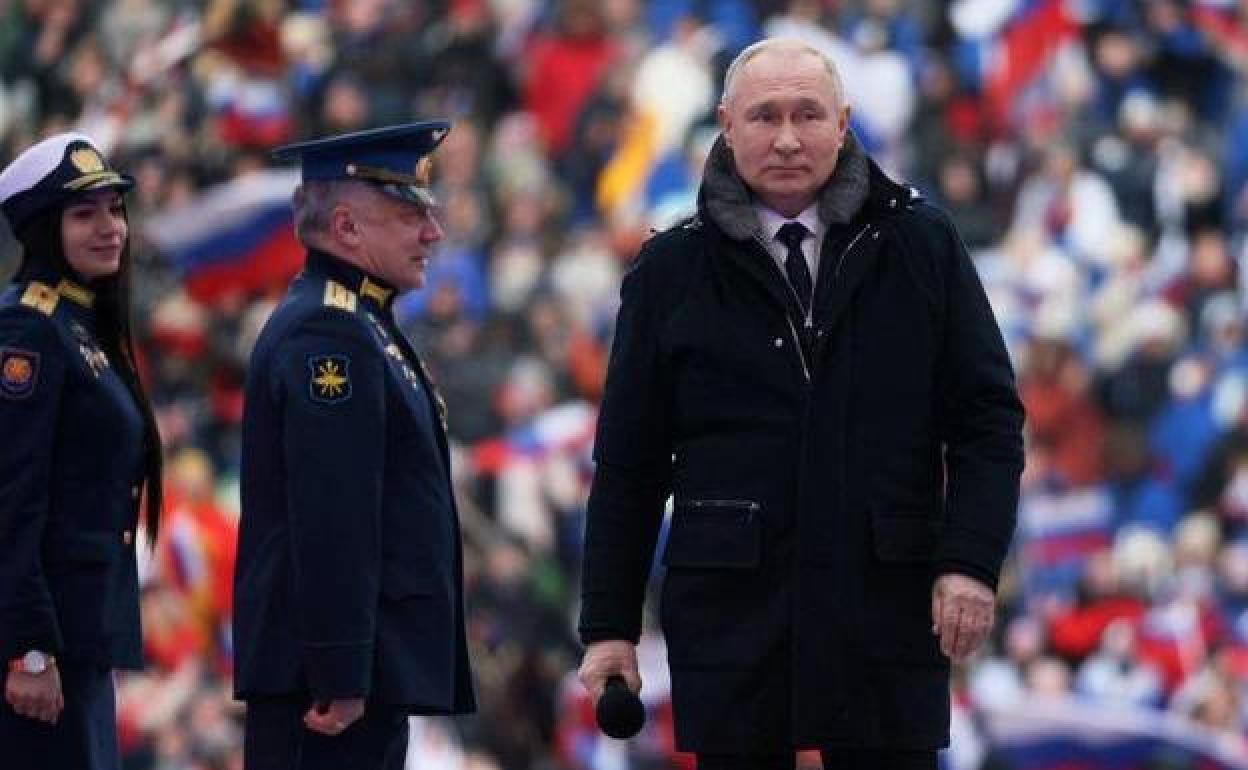 Vladímir Putin ha intervenido ante más de 80.000 personas en el célebre estadio Luzhnikí de Moscú.