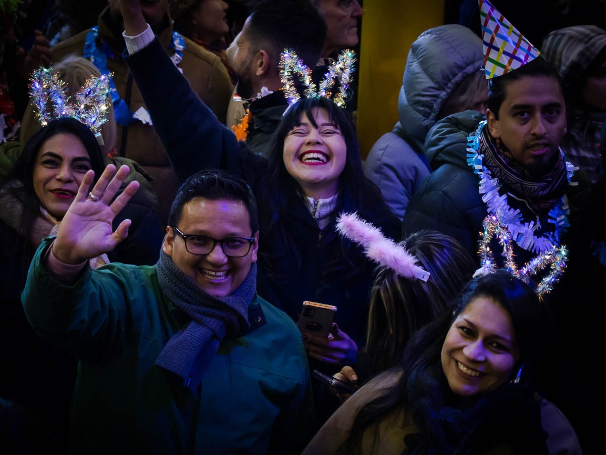La fiesta de las uvas y la entrada de año en la plaza del Carmen y en Granada capital, en imágenes