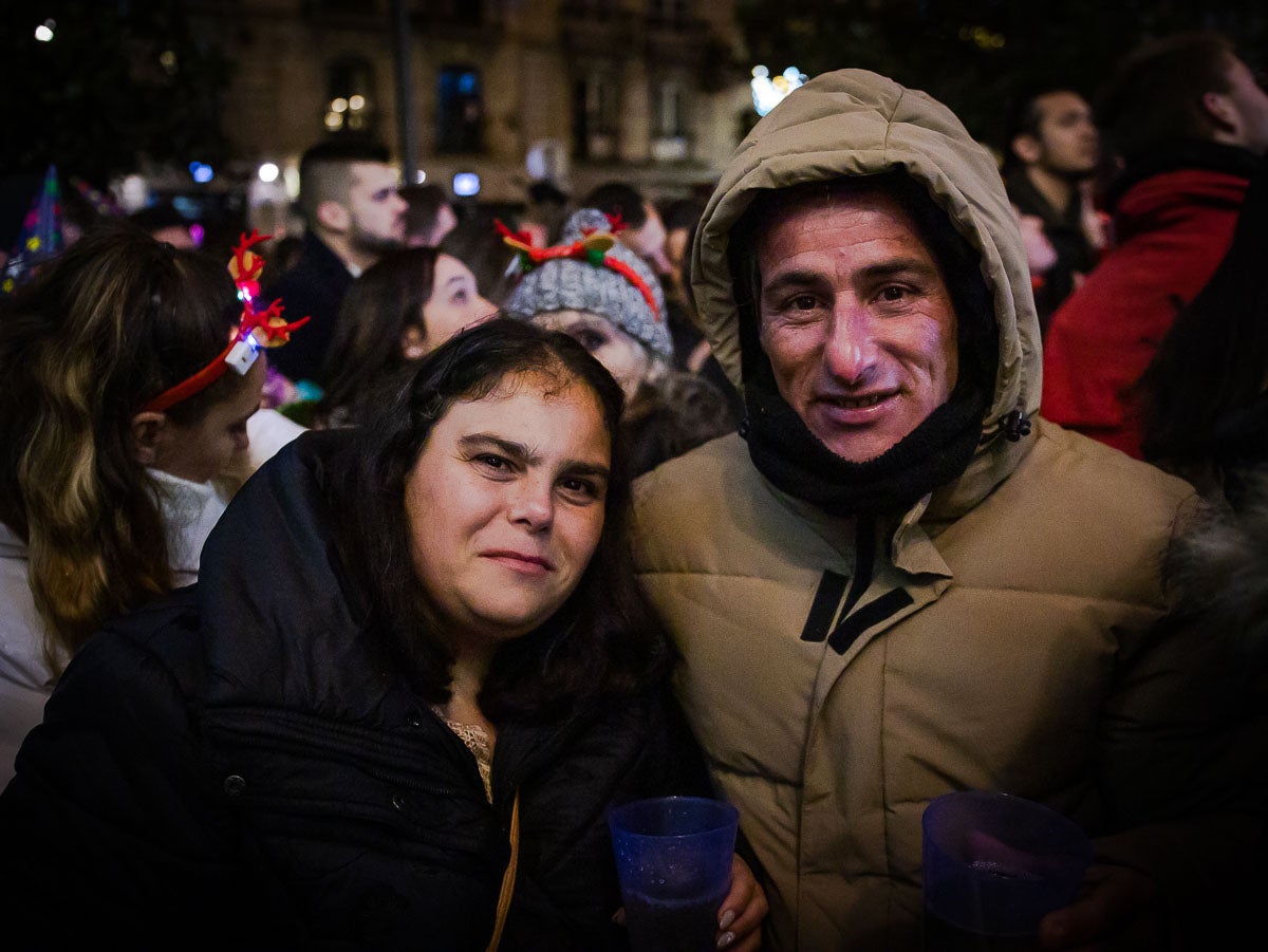 La fiesta de las uvas y la entrada de año en la plaza del Carmen y en Granada capital, en imágenes