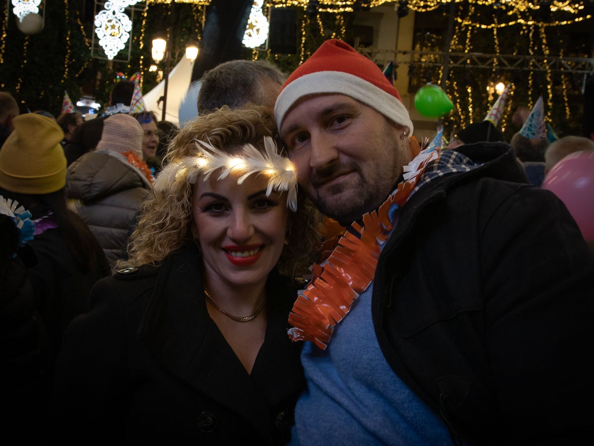La fiesta de las uvas y la entrada de año en la plaza del Carmen y en Granada capital, en imágenes